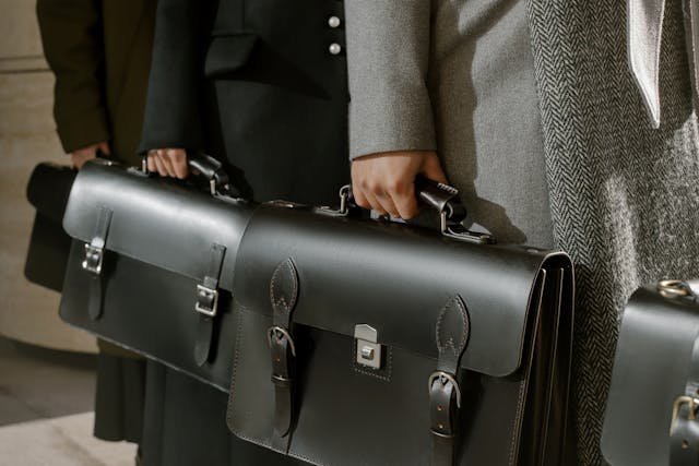 Read more about the article Stylish & Functional Office Briefcases for Professionals