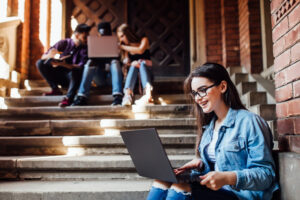 Read more about the article Essential Guide to Picking the Right Laptop for Students
